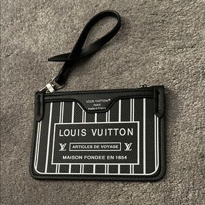 Dupe Louis Vuitton Black and White Striped Wristlet